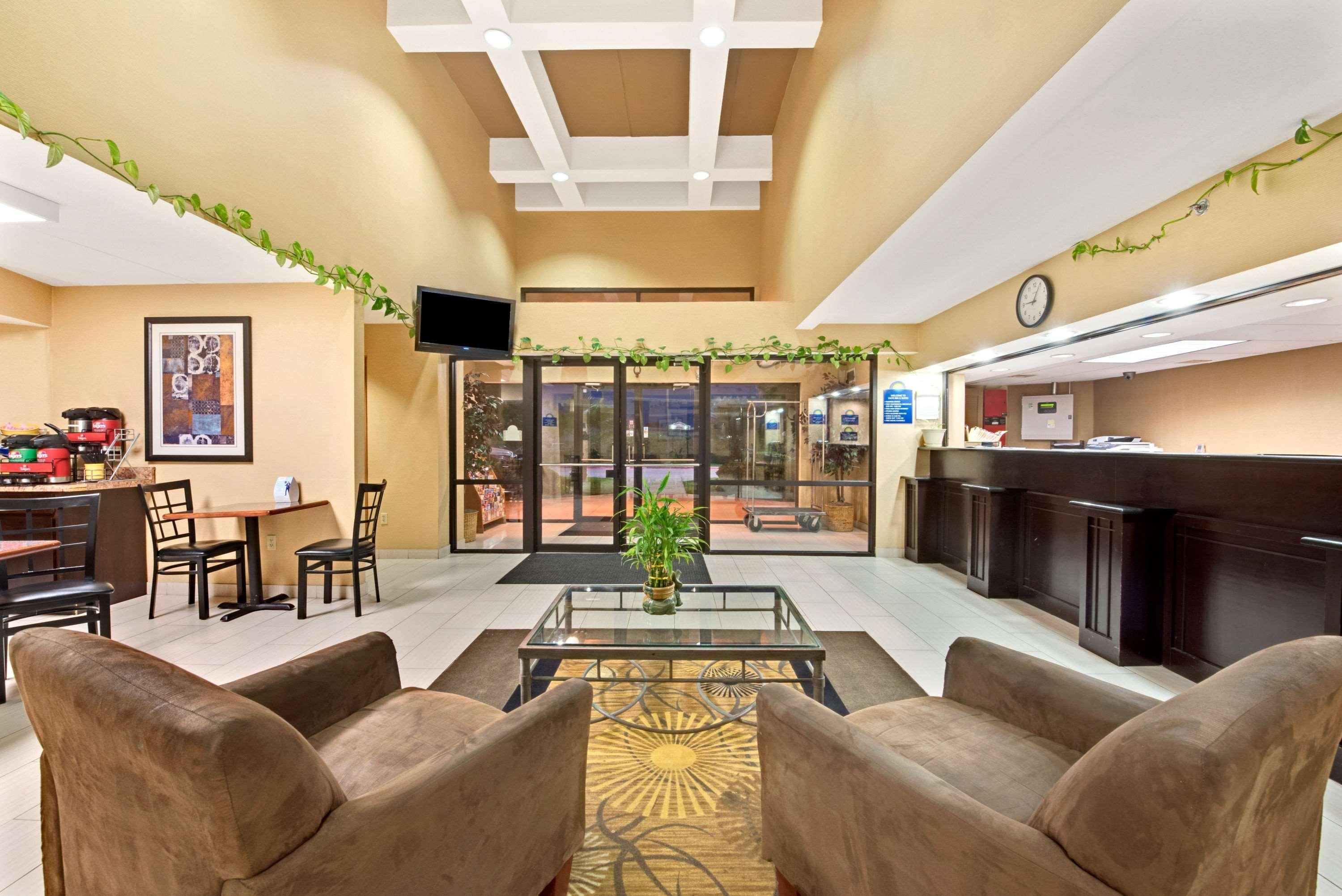 Days Inn & Suites By Wyndham Desoto Extérieur photo