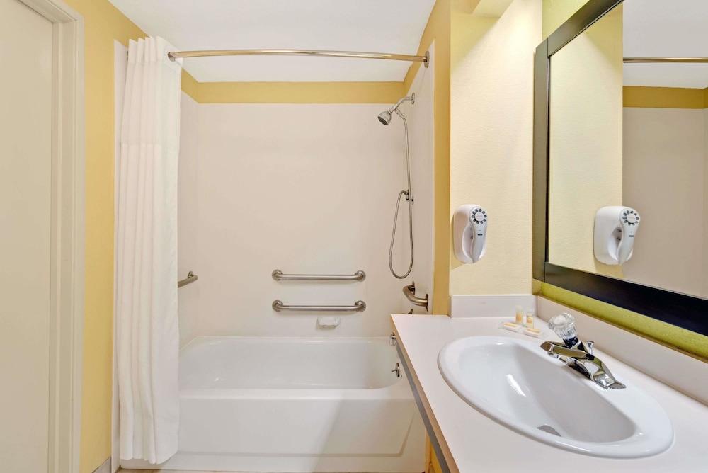 Days Inn & Suites By Wyndham Desoto Extérieur photo