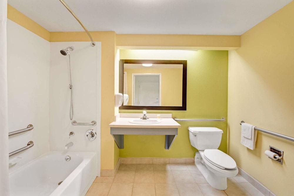 Days Inn & Suites By Wyndham Desoto Extérieur photo
