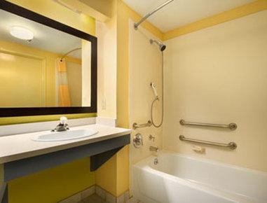 Days Inn & Suites By Wyndham Desoto Extérieur photo